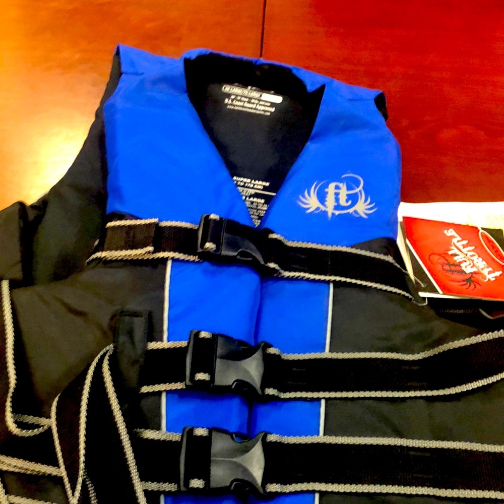 Full Throttle life vest brand new 4xl